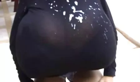 Ela aperta pornoamadores e aperta a roupa de uma morena alta