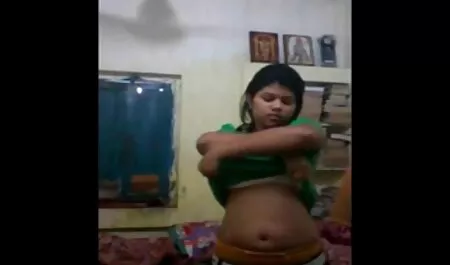 Velho avô grita para sexo amador com prima os alunos