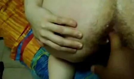 A rapariga tirou um membro da garagem prono amador