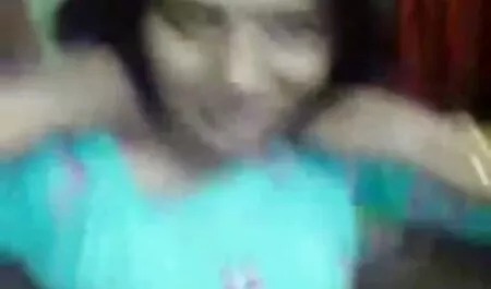 Minha filha flagras eróticos deu Escravidão a si mesma Escravidão aos amigos por razões de dívida