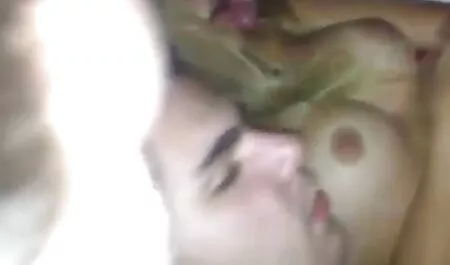 Kama sutra na coroas safadas amadoras cama com um Cougar rígido