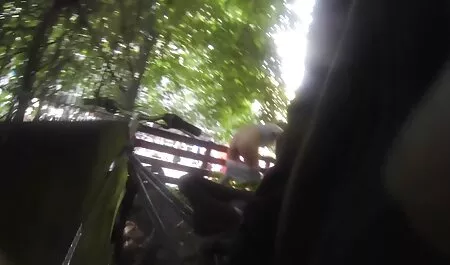 Obter med na rapidinha amadora mesa da cozinha com o bebê fofo