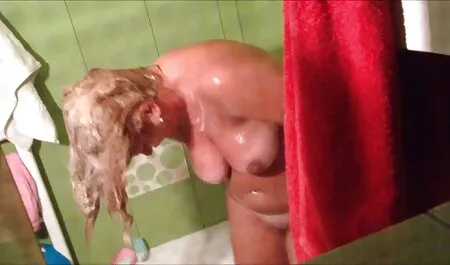 Ela pegou a prostituta e chicoteou seu rosto coroas gostosas caseiro completamente