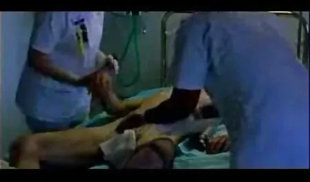Jovem loira em filmes de sexo amador brasileiro óculos suga pad
