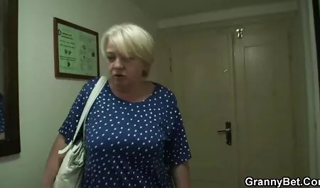 Meu pai escorregou enquanto minha filha estava jogando videos pornos flagras no computador