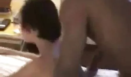 Minha mãe permitiu que seu filho puxasse seus videos de casais amadores mamilos