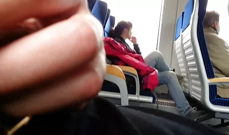 A esposa se novinha safada amadora reuniu para o trabalho, vestida com roupas, mas o marido veio e teve que aborrecer suas roupas