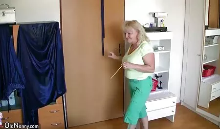 Minha mãe chupou o pau de seu filho red tube amador e a avó os levou