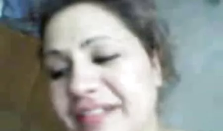 Chupando o pau no flagras da net chuveiro