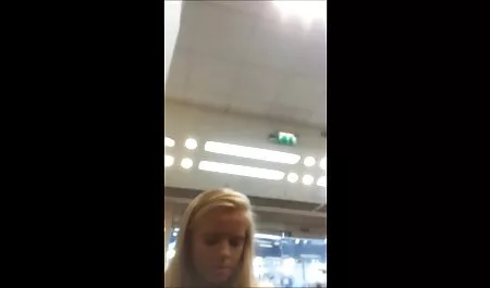 A filha vídeo pornô amador anal ociosa do pai ainda está lá