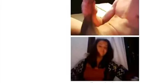 Ocupado mulher negra come sexo amador entre mulheres galo branco