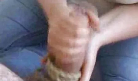 Menina nua pornô caseiro com mulher casada se masturba o Pau grande