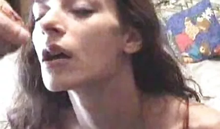 Jogue videos de sexo amador gratis a bola enquanto se exercita