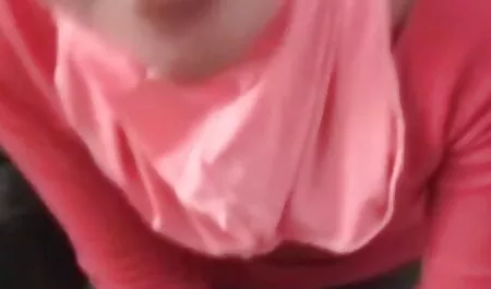 O menina se preocupa com o monstro de gengibre com seu punho vídeo pornô da net vaginal