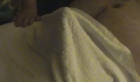 A novinha pelada caseira minha mãe pediu ao filho para a cobrir
